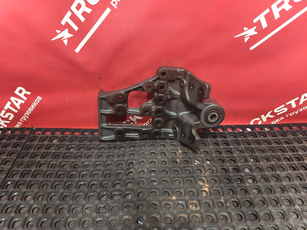 Кронштейн рессоры передней правый 2020г