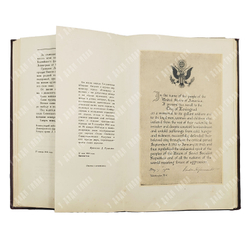 Алексеева Е. В. Ленинград дважды орденоносный. Худ. П. П. Григорьянц. — Л.: Госполитиздат, 1945