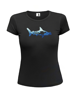 Футболка с акулой-молотом и водолазом женская приталенная черная