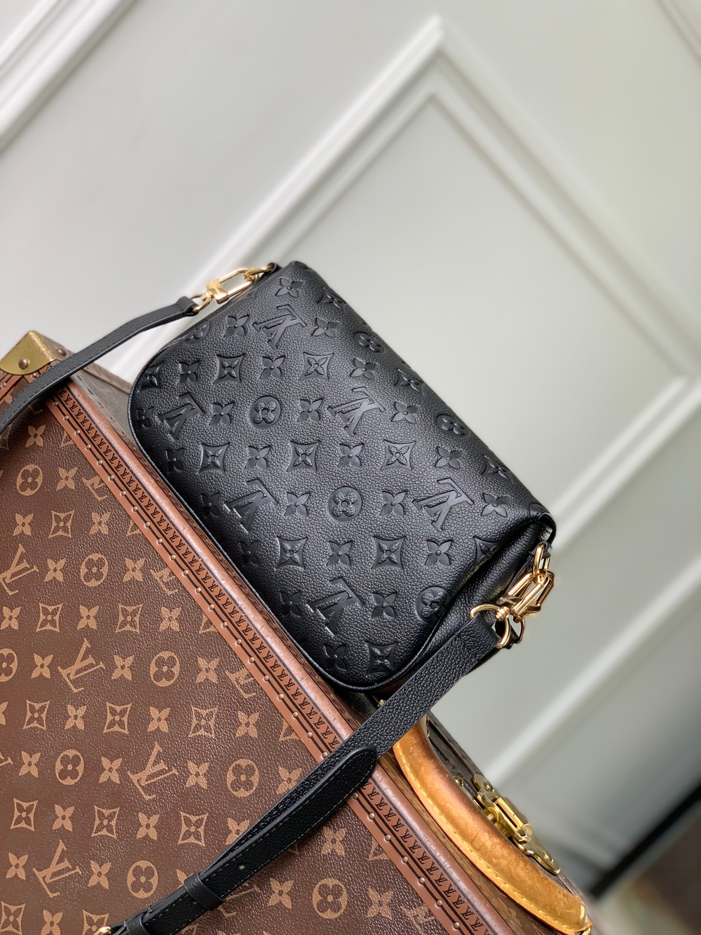 Louis Vuitton Pochette Metis Soft Bag