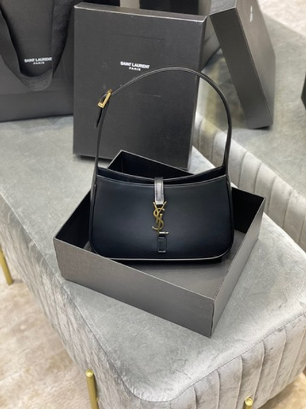 Saint Laurent Le 5 à 7 Hobo Bag