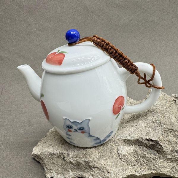 Чайник белый 