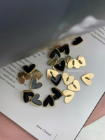 Пуговицы сердечки черная эмаль в золотистом металле