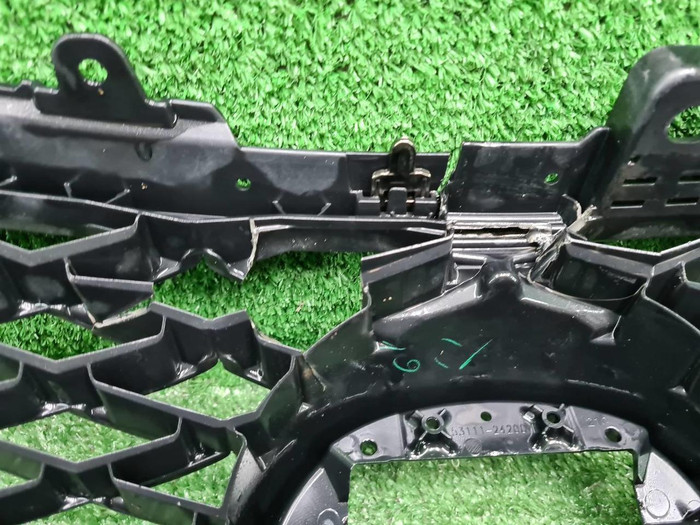 Решетка радиатора Lexus RC (2018-н.в.) F-sport