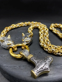 Крупная цепочка с волками и подвеской оберегом Гром Секира