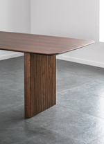 Дизайнерский стол из Дуба