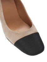 Женские комбинированные туфли бежевые с черной отделкой