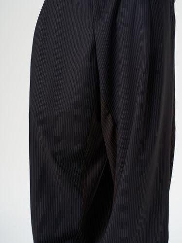 Черные брюки в полоску YOUNGMIN