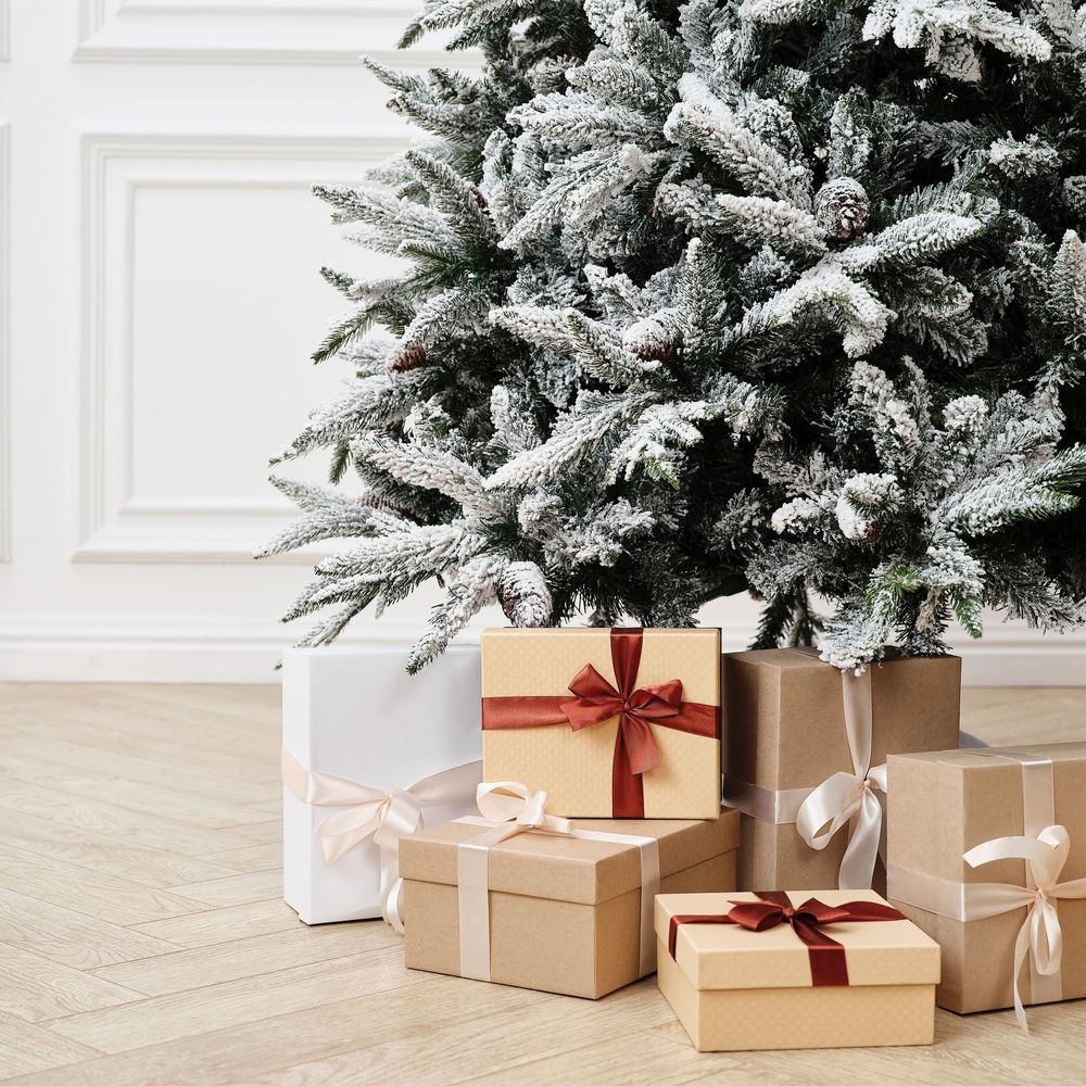 Заснеженная елка с шишками «ile Grande» (Литая+пвх) от 1,8 м до 2,7 м