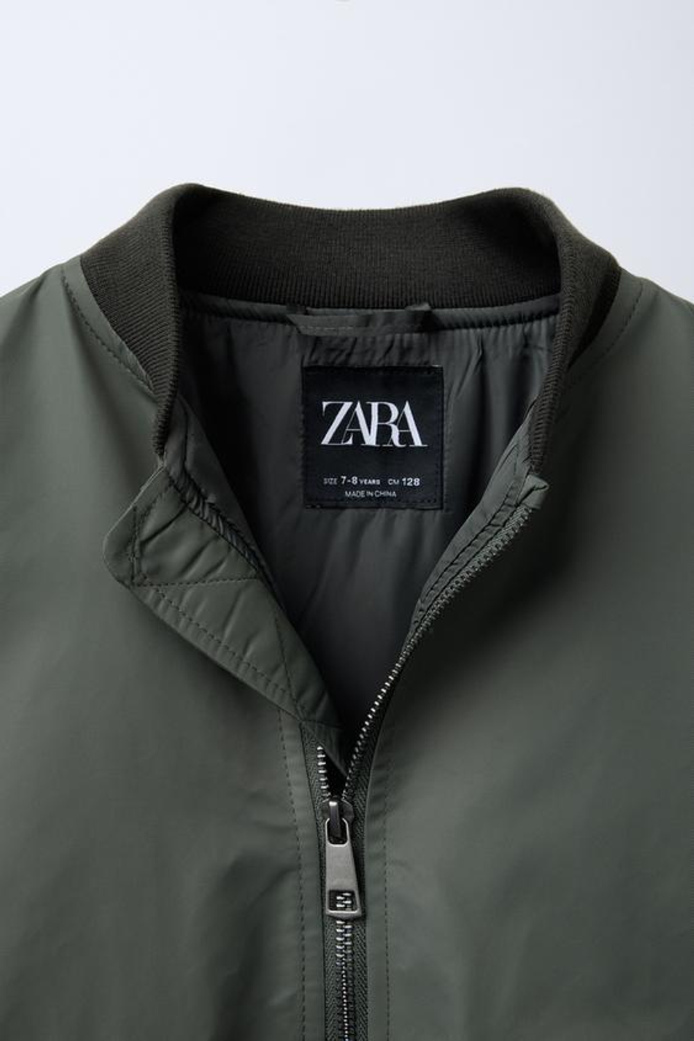 ZARA БОМБЕР ИЗ НЕЙЛОНА С КАРМАНАМИ, ХАКИ