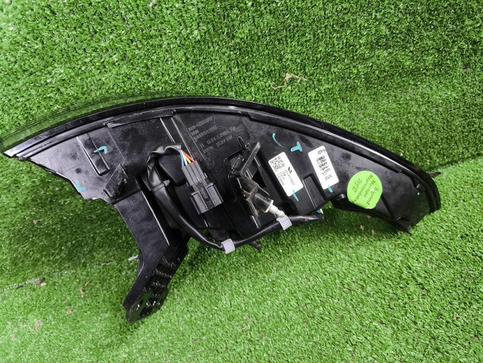 Фонарь правый внешний Lixiang L9 (2022-н.в.)