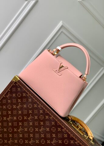 Louis Vuitton Capucines MM