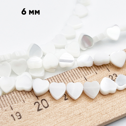 Перламутр Сердце, размер около 6 мм, цена за отрезок 19 см (1/2 нити)
