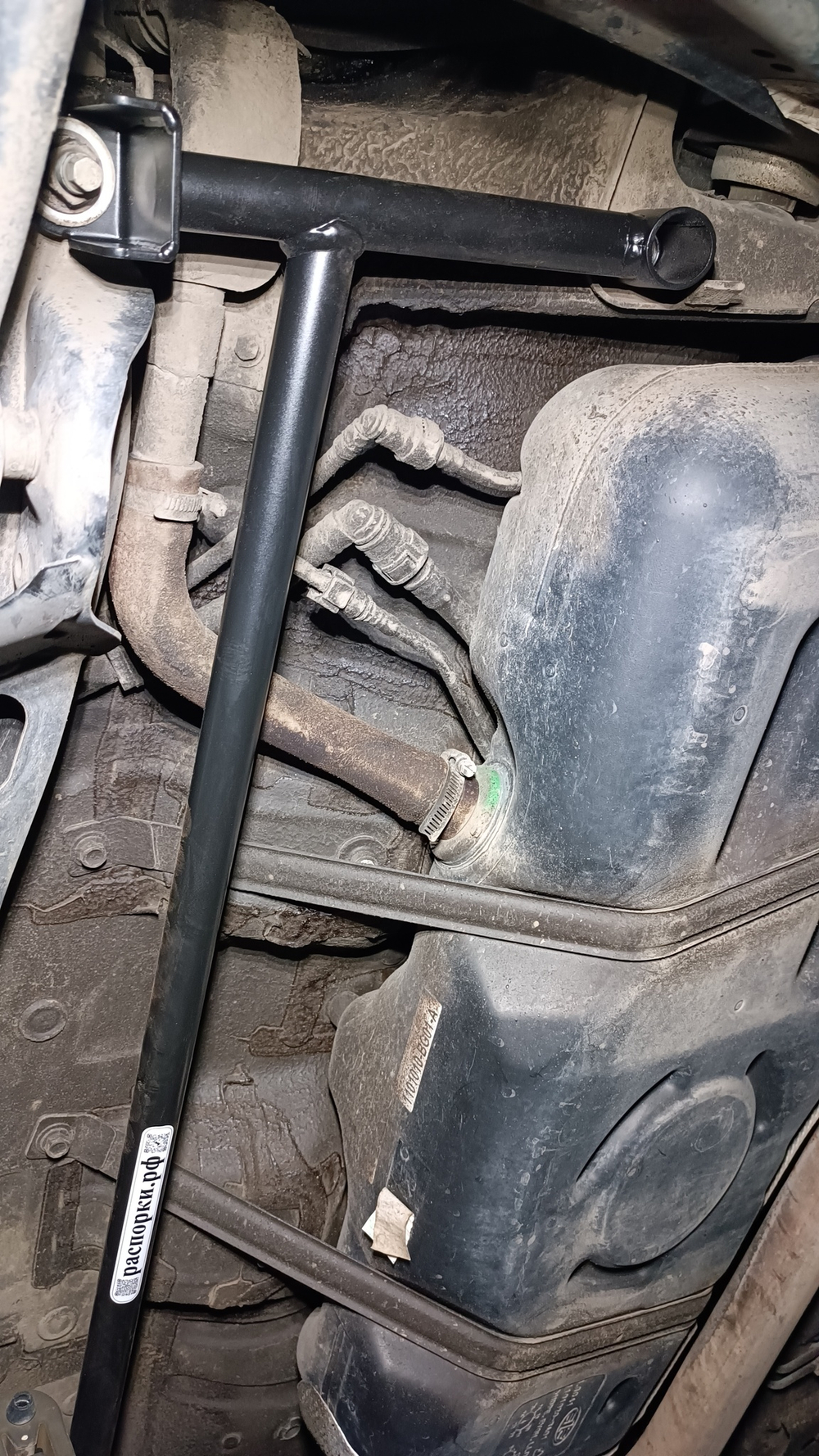 Распорка задняя нижняя спереди FAW Bestune B70 (ПОД ЗАКАЗ)