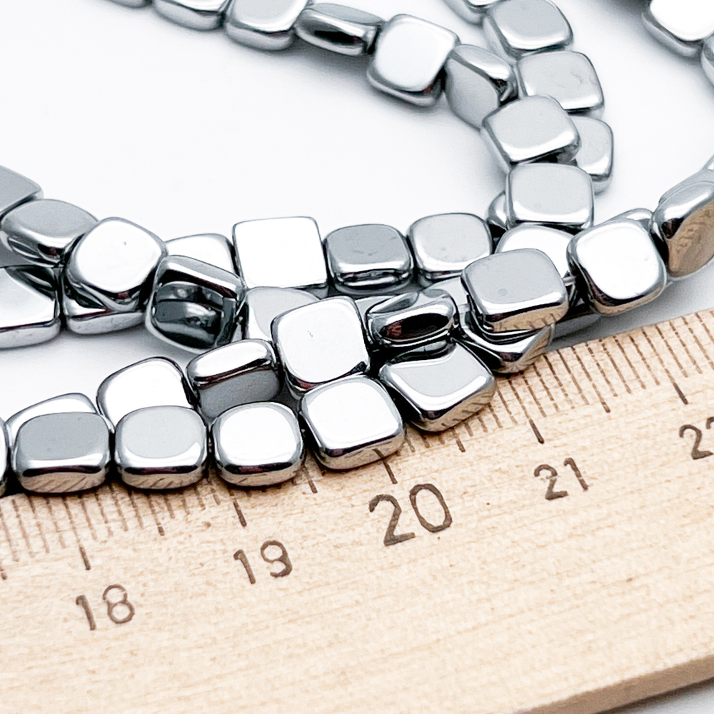 Гематит Квадрат бусины (имитация), цвет серебристый, размер около 6 мм, цена за 32-33 шт (1/2 нити)
