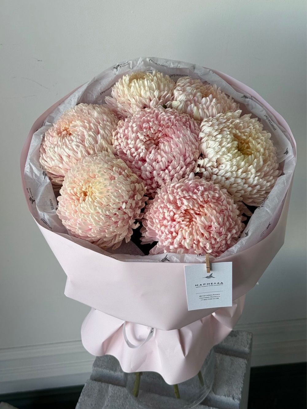 Букет моно из хризантемы в светло розовом оттенке