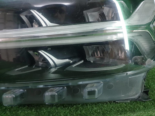 Фара левая Volvo XC40 (2017-2022) LED