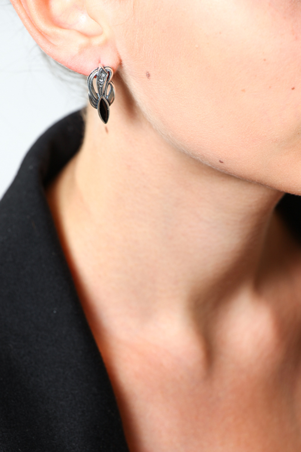 "Лори" серьги в серебряном покрытии из коллекции "Классика" от Jenavi  с английским замком