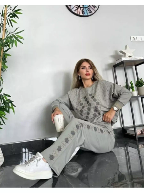 Костюм со стразами