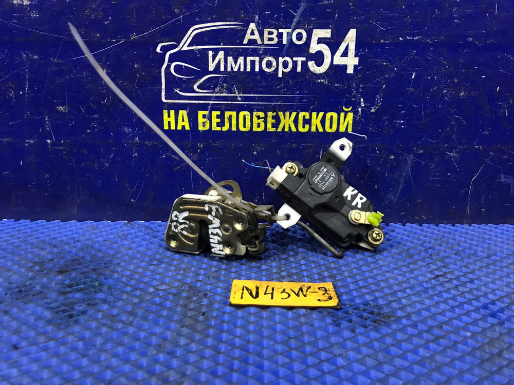 Замок двери задней правой MITSUBISHI CHARIOT 1994