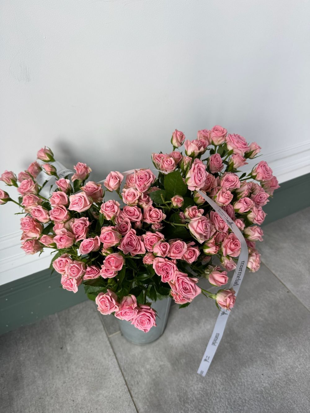 Кустовая роза в розовом оттенке