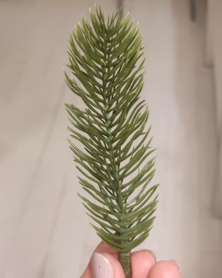 Еловая веточка базовая  11 см зеленая