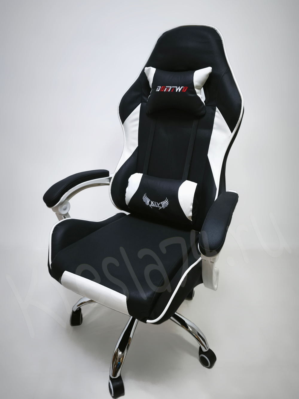 Геймерское кресло из ткани черного цвета