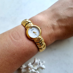 Часы Anne Klein взолотом цвете