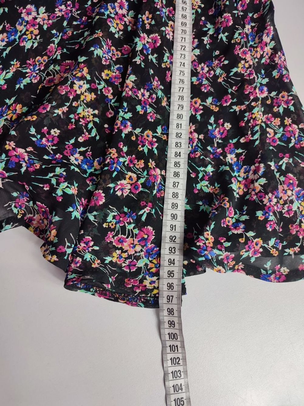 Платье яркое, в наивные цветочки 44 размер