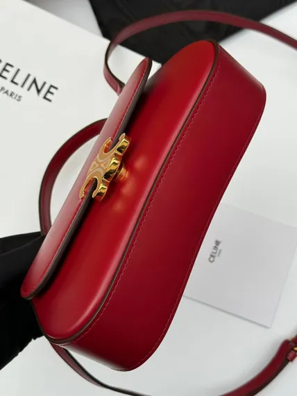 Сумку CELINE LOLA IN SHINY CALFSKIN красный