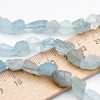 Аквамарин бусины, необработанный, размер около 8-11 мм, цена за отрезок 9-9,5 см (1/4 нити)