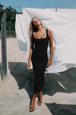 ZARA ПЛАТЬЕ МИДИ ИЗ РЕЛЬЕФНОЙ ТКАНИ, БЕЛЫЙ/ЧЕРНЫЙ