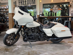 Harley-Davidson Street Glide ST White Sand Pearl / Черный (с НДС)