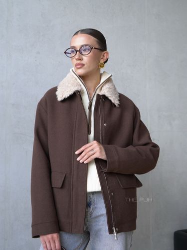 Шоколадная куртка с меховым воротником