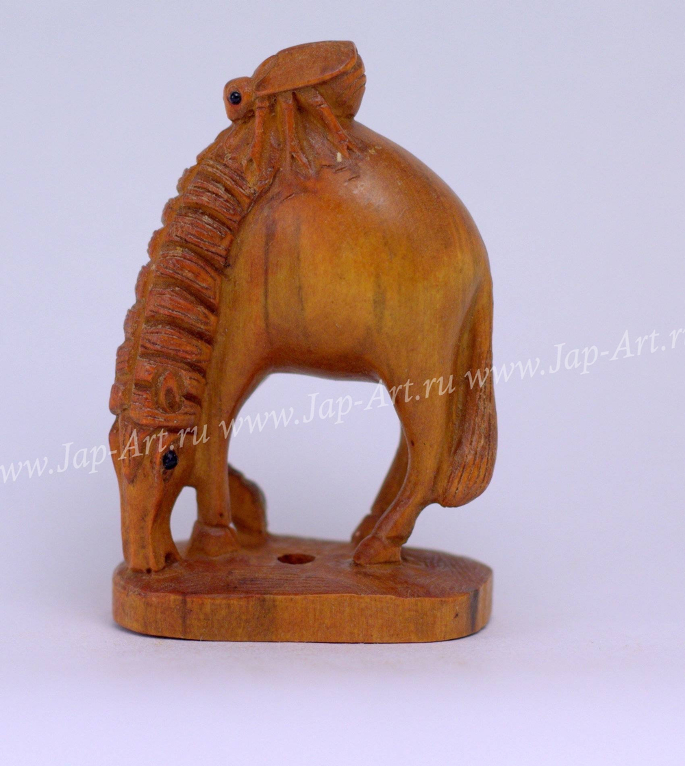 Нэцкэ Лошадь и насекомое