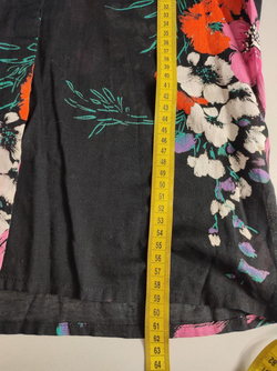 Блузка с красивыми цветами, маркировка 38, визуально на 44 размер