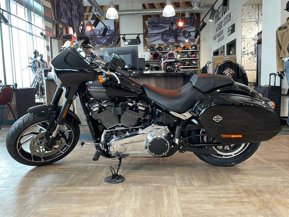 Мотоцикл Harley-Davidson Sport Glide Softail Vivid Black Deluxe