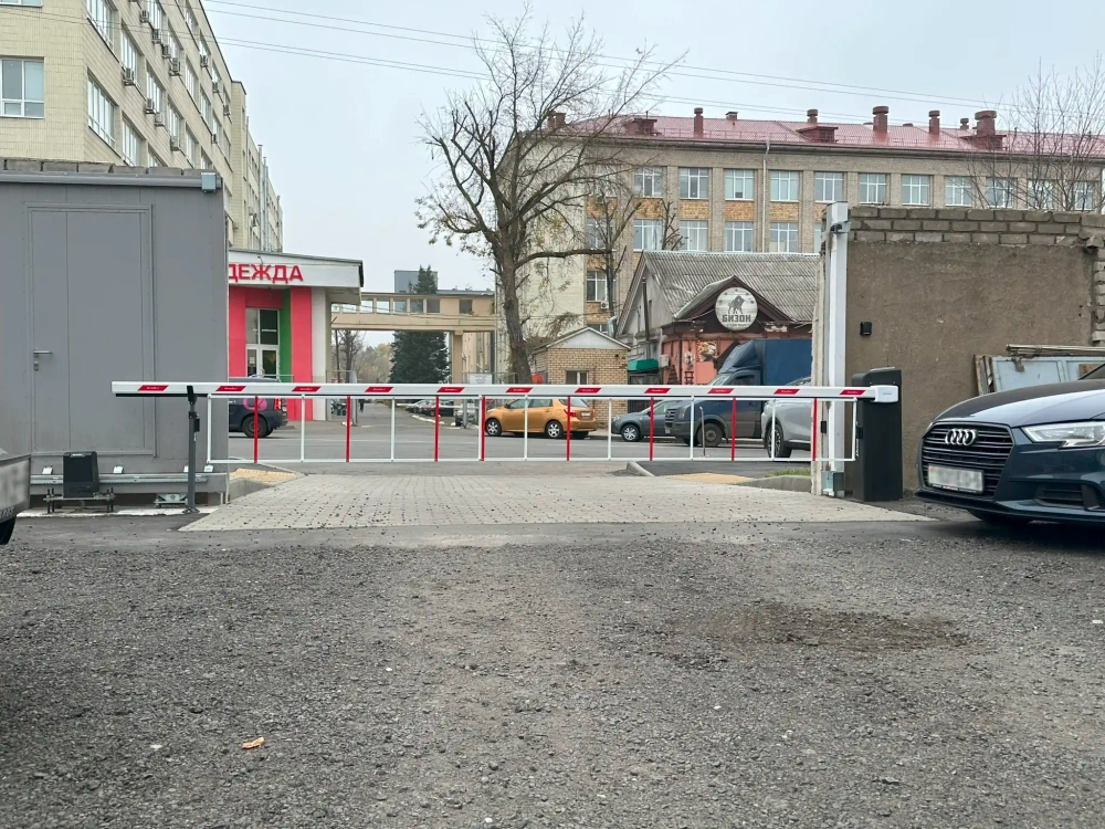 Шлагбаум с прямоугольной стрелой