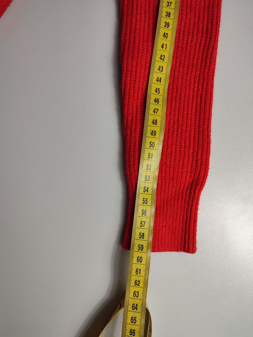 Джемпер яркого цвета, маркировка L/XL, визуально 48/50 размер