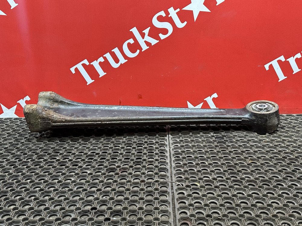 Тяга реактивная продольная правая