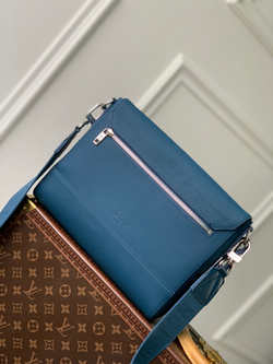 Louis Vuitton Takeoff Messenger