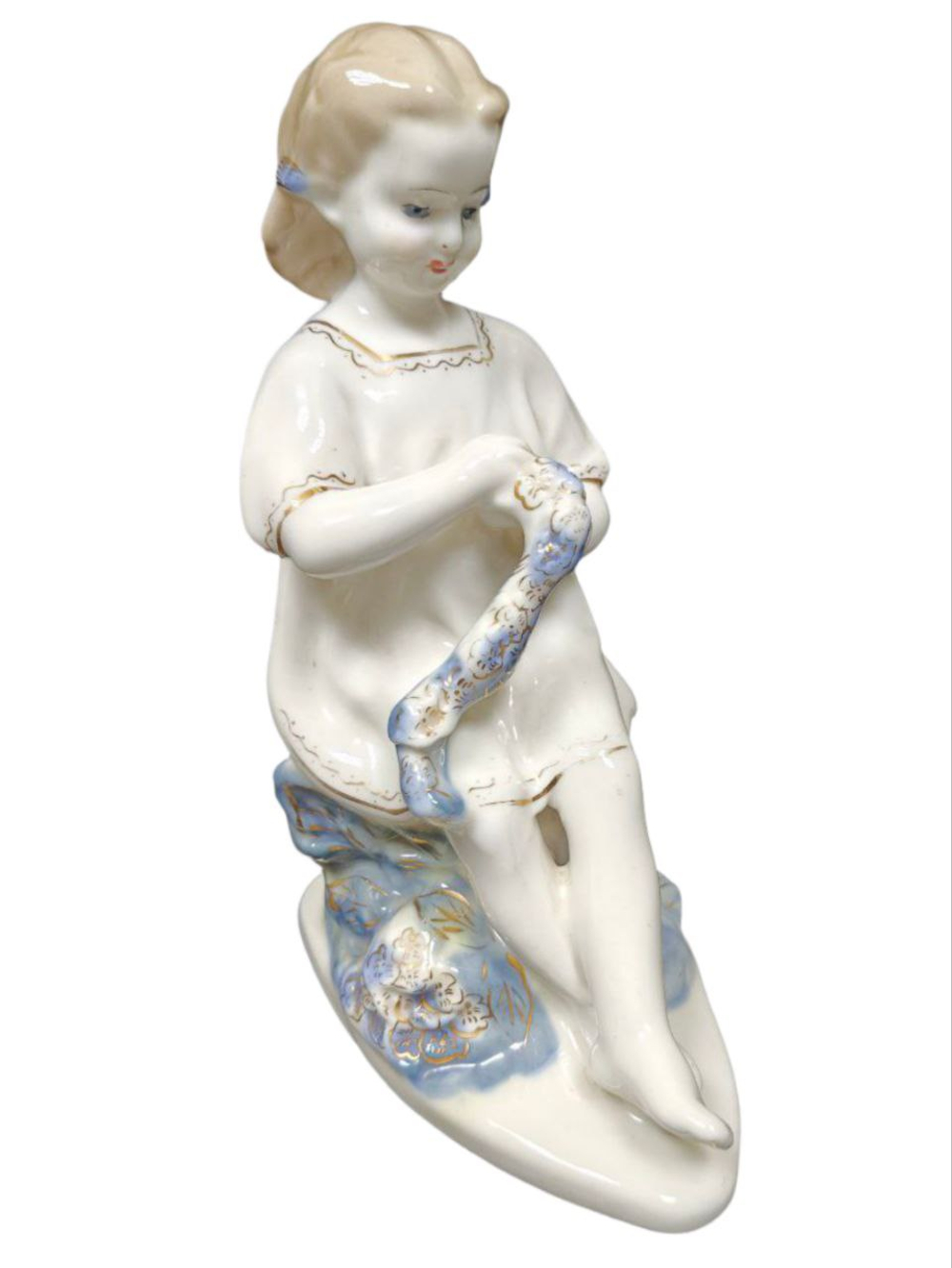 &&& Фаянсовая статуэтка "Девочка с венком" Гжель