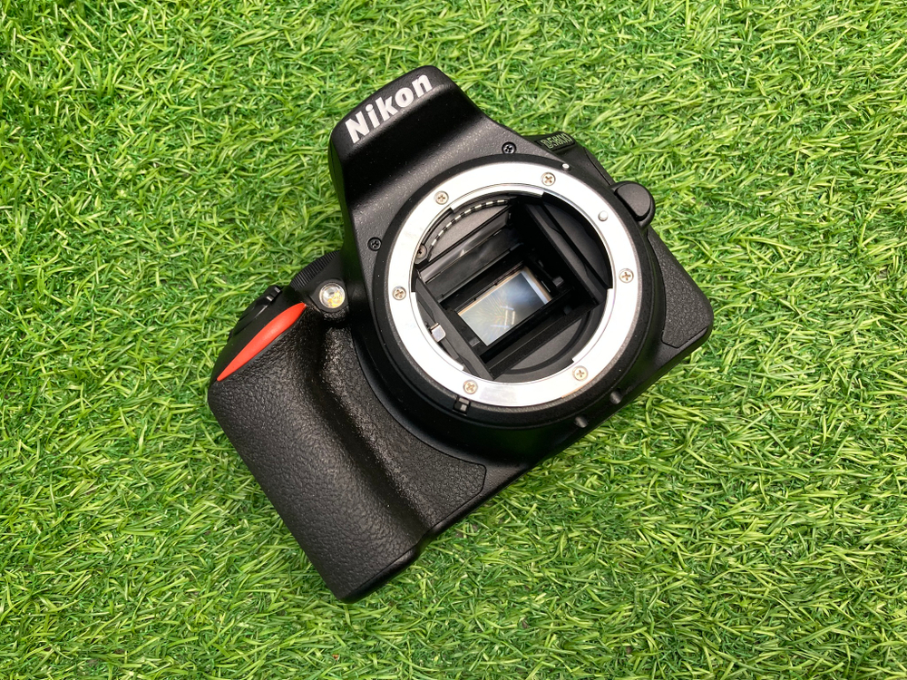 Nikon D5600 kit 18-55mm 900 кадров