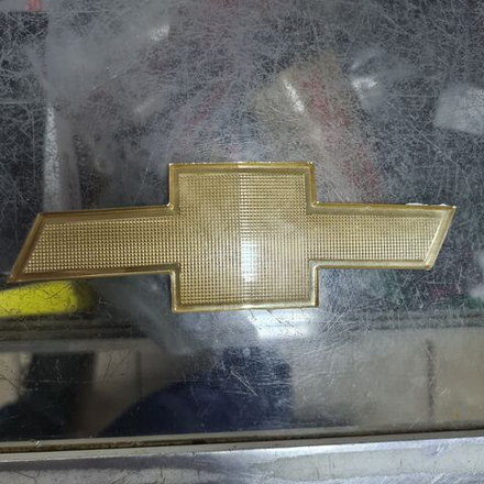 Эмблема на решётку радиатора Лачетти