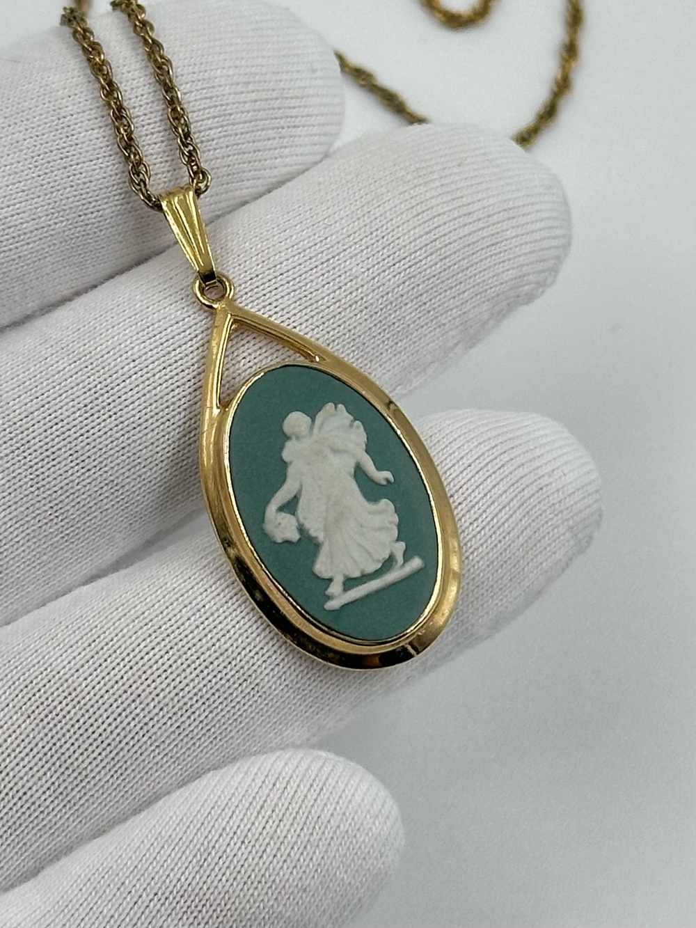 Кулон Wedgwood тёмно-зелёный