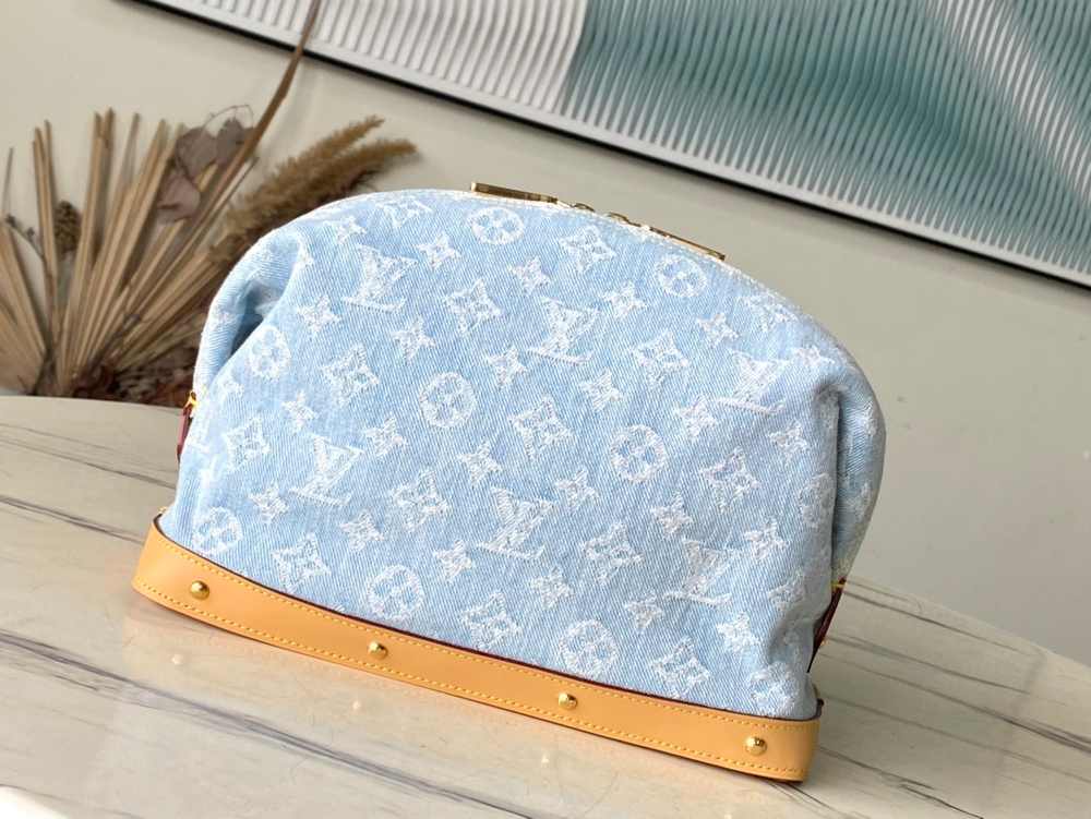 Louis Vuitton Pochette Cosmetique GM