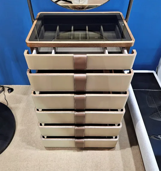 Комод с зеркалом 4542, 185х75 см, экокожа, шпон ореха