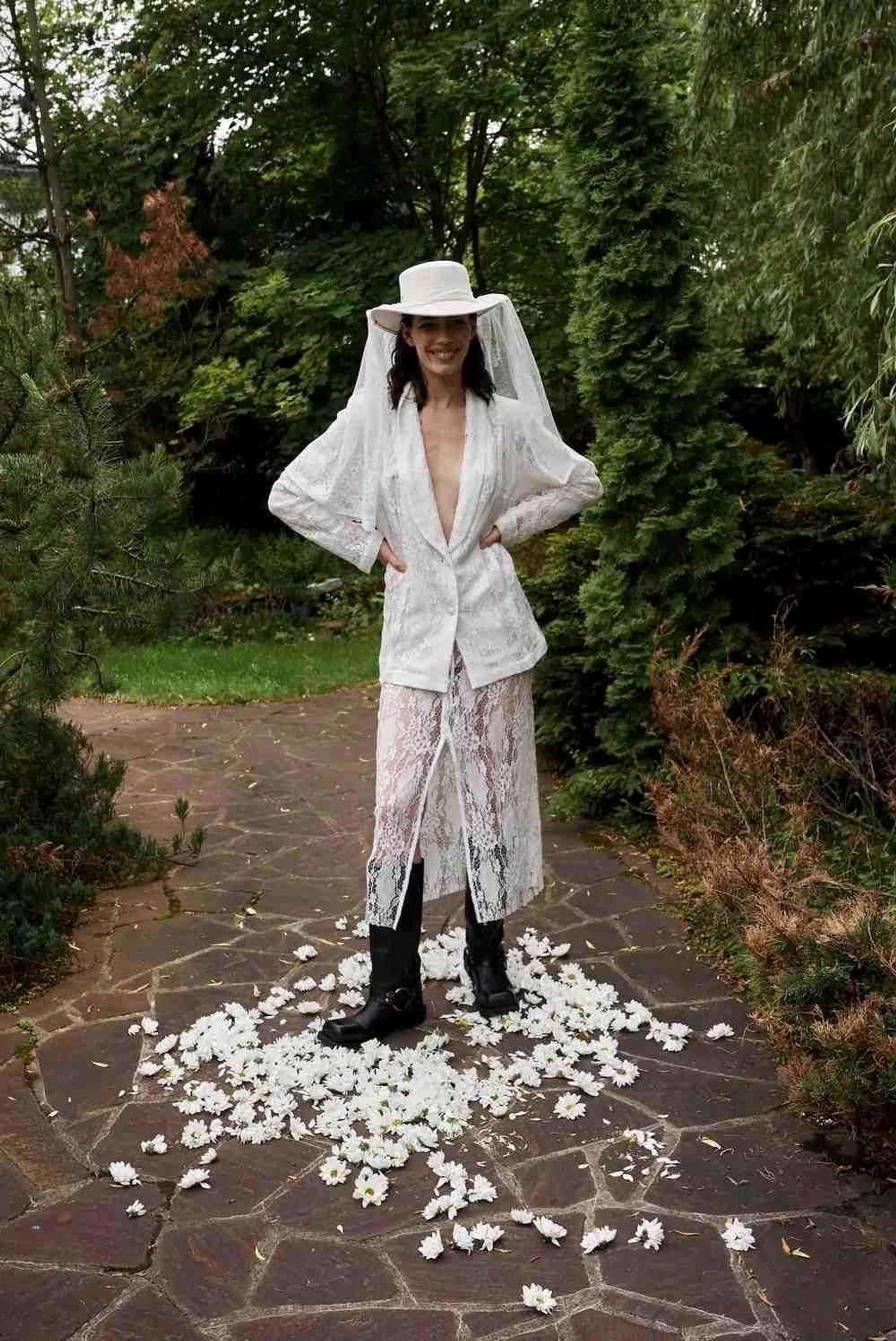 Юбка из кружева с разрезом