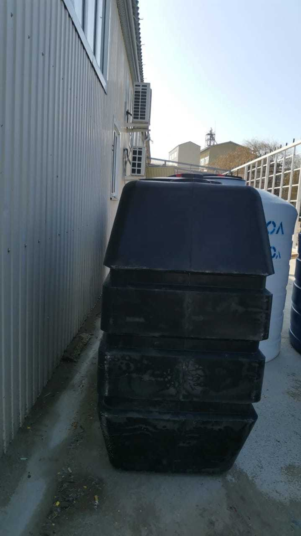 Ёмкость пластиковая пищевая АКПОЛ 1100 л. прямоугольная (138x70x138см;45кг;черный) - арт.555012.3