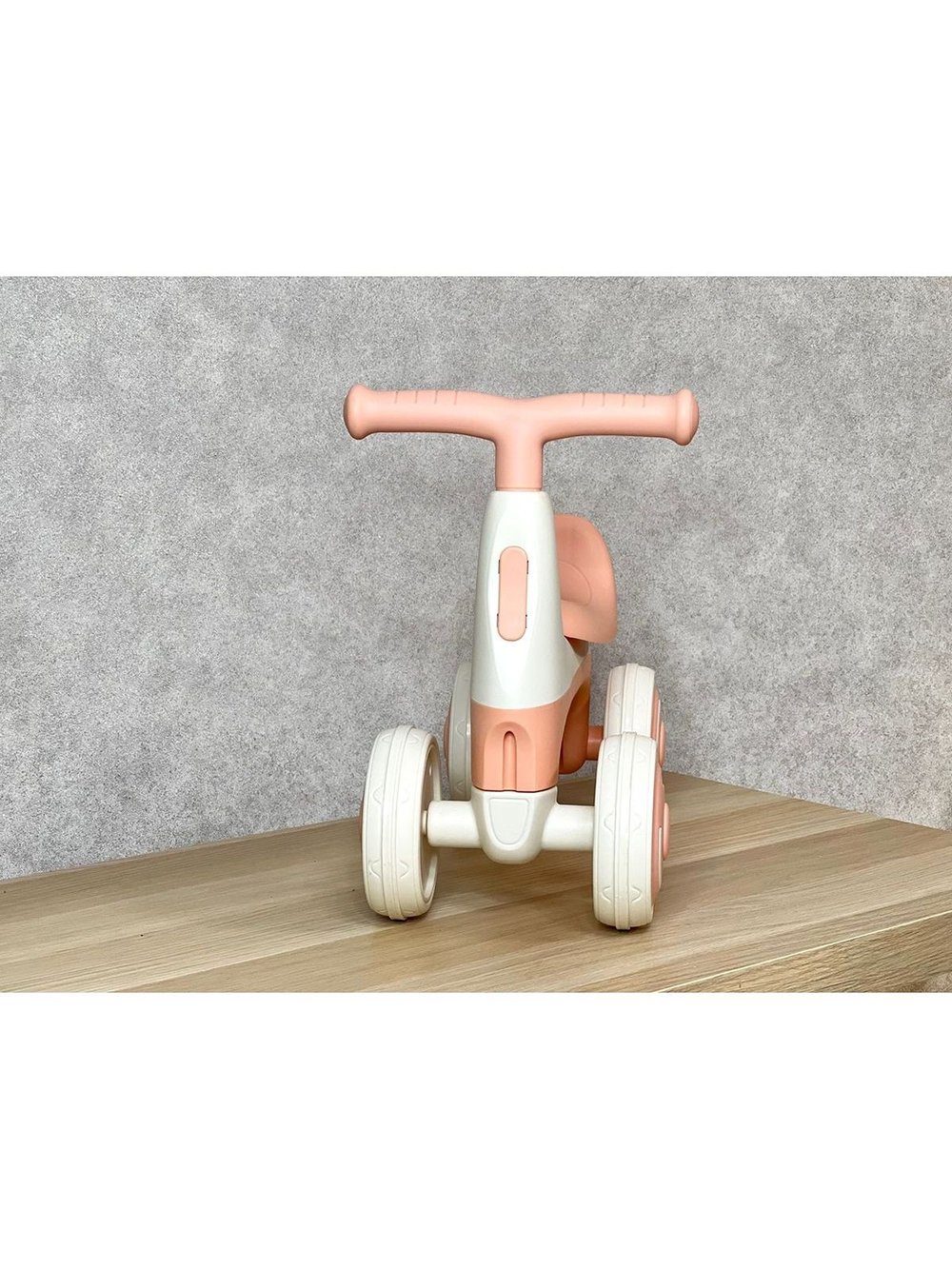 Беговел от 2 лет с музыкой розовый (74737-2)